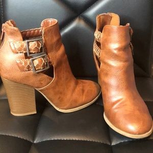 Nice leather booties from American eagle !👢👢